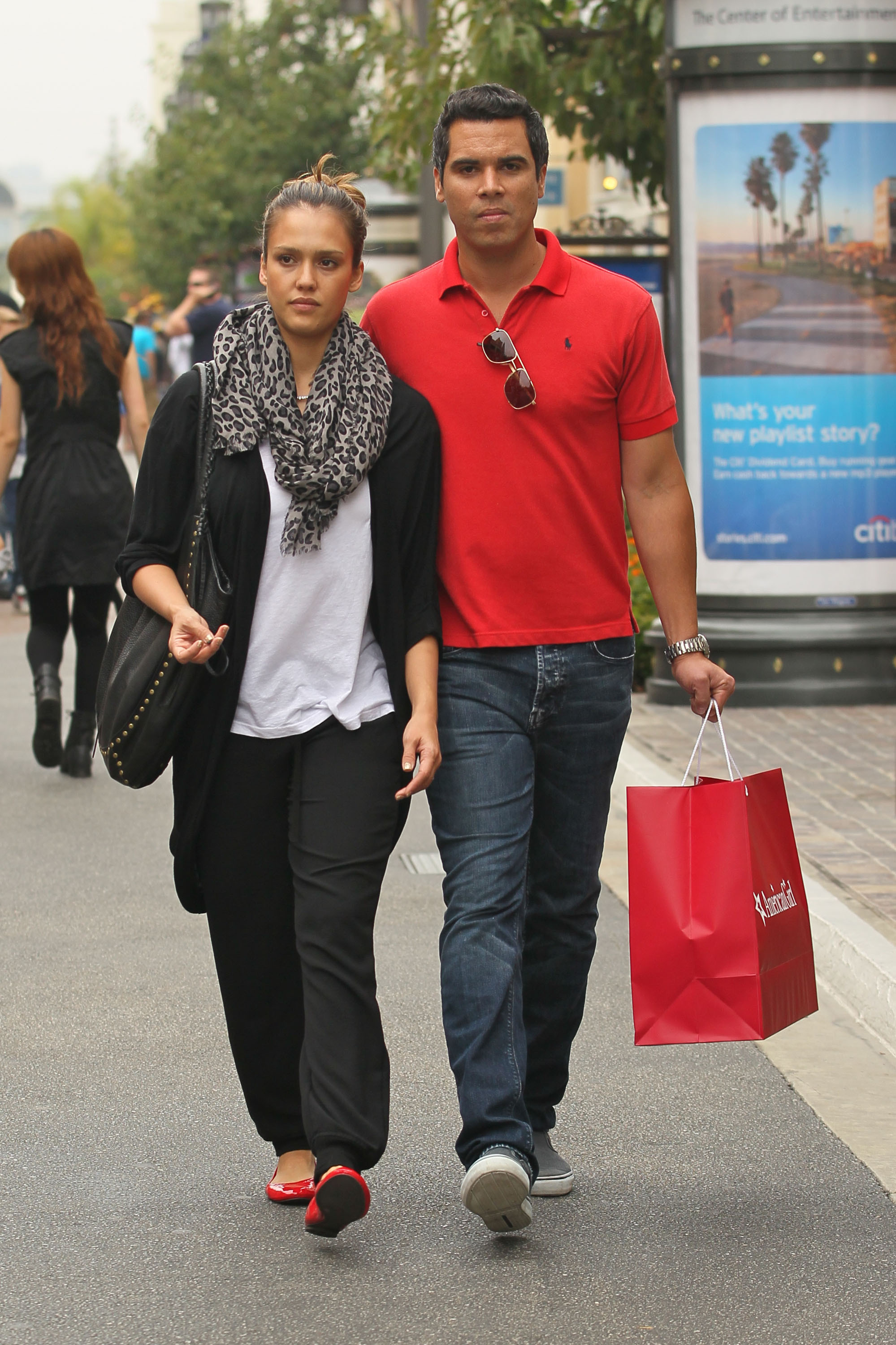Jessica Alba and Cash Warren go shopping at The Grove | Picture 85963
